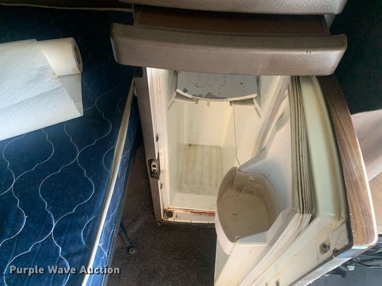 image for item DP8759 2015 Volvo VNL670  semi truck