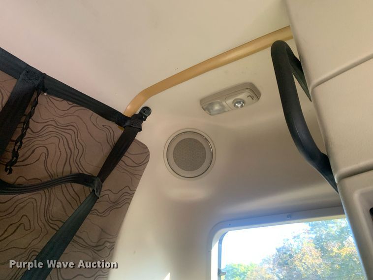 image for item DP8759 2015 Volvo VNL670  semi truck