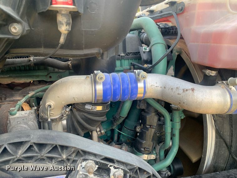 image for item DP8759 2015 Volvo VNL670  semi truck