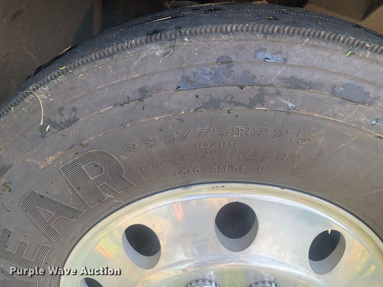 image for item DP8759 2015 Volvo VNL670  semi truck