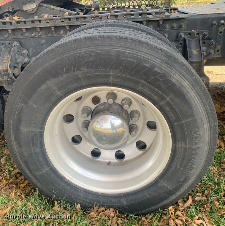 image for item DP8759 2015 Volvo VNL670  semi truck