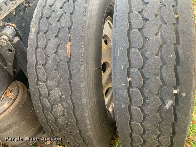 image for item DP8759 2015 Volvo VNL670  semi truck