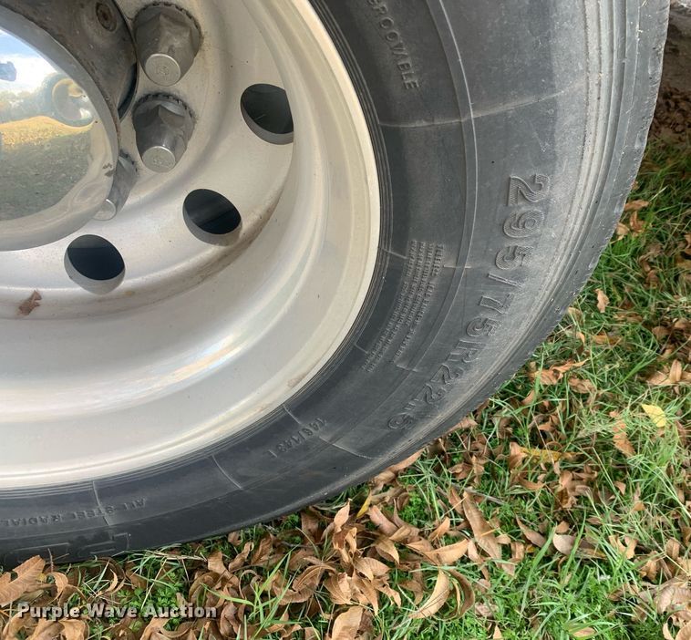 image for item DP8759 2015 Volvo VNL670  semi truck