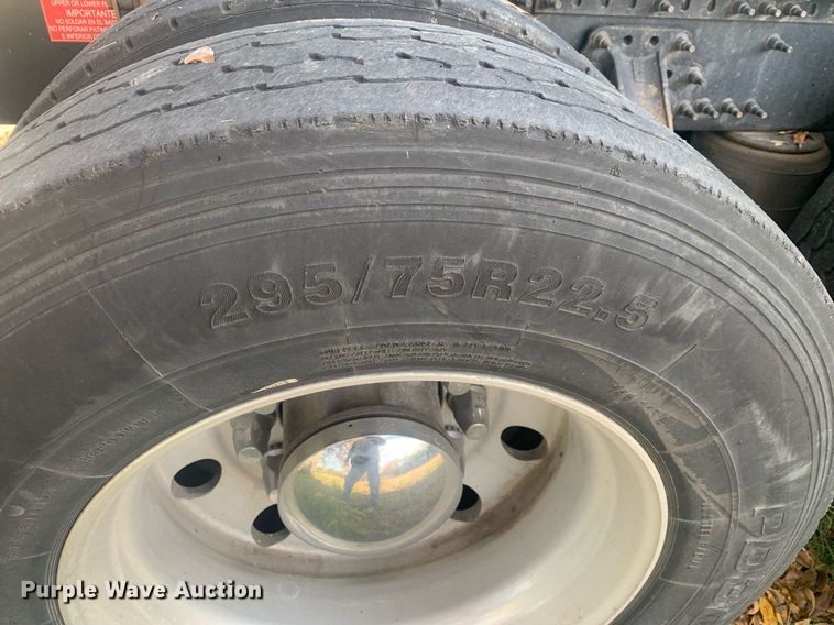 image for item DP8759 2015 Volvo VNL670  semi truck