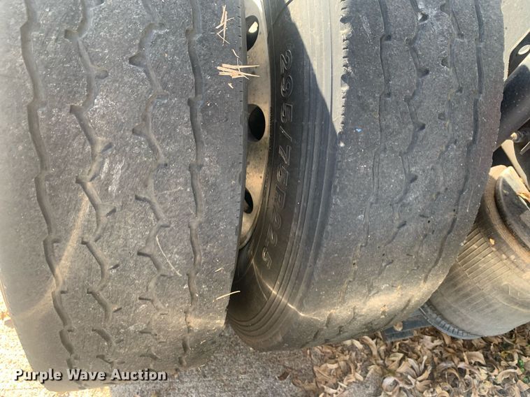 image for item DP8759 2015 Volvo VNL670  semi truck