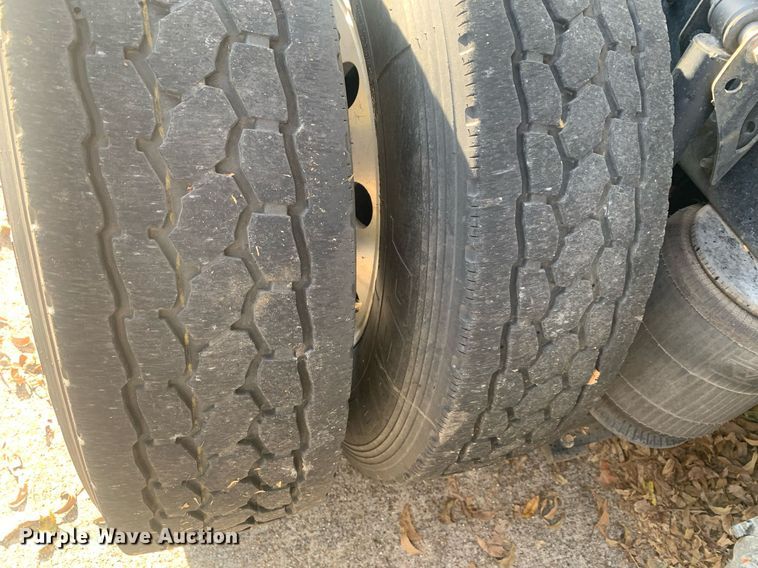 image for item DP8759 2015 Volvo VNL670  semi truck