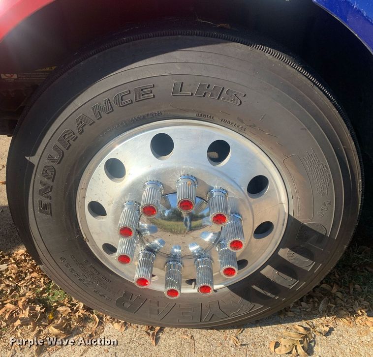 image for item DP8759 2015 Volvo VNL670  semi truck