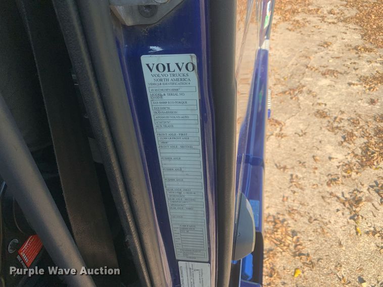 image for item DP8759 2015 Volvo VNL670  semi truck