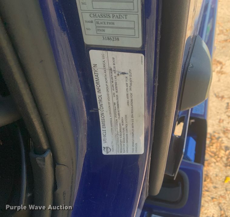 image for item DP8759 2015 Volvo VNL670  semi truck