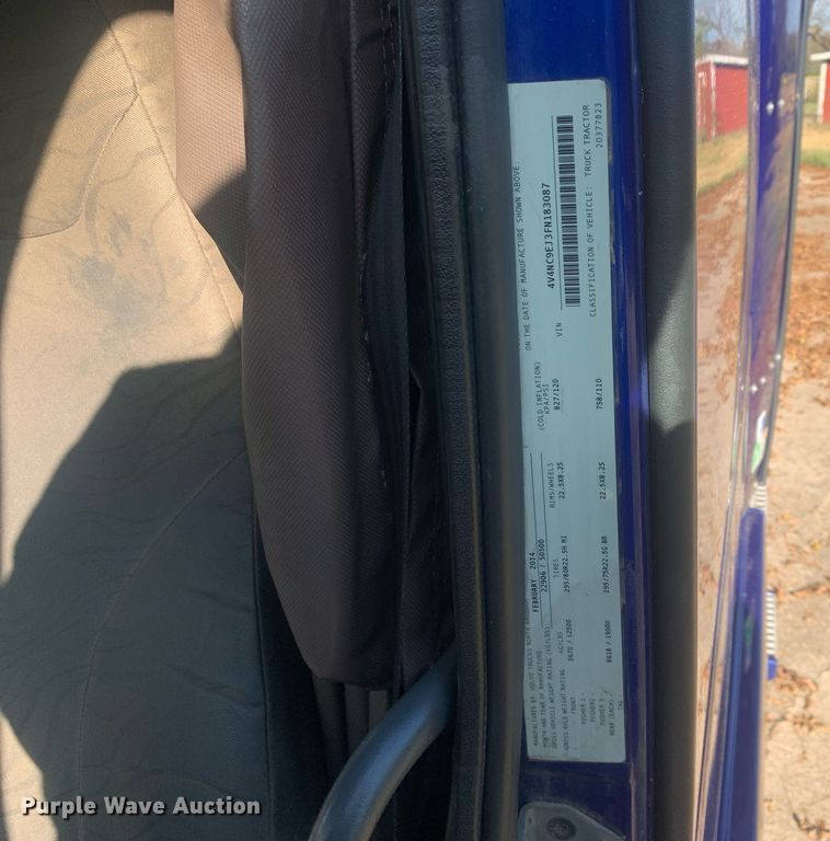 image for item DP8759 2015 Volvo VNL670  semi truck