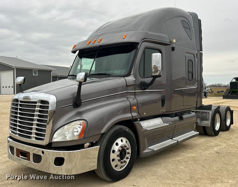 image for item DQ1059 2012 Freightliner Cascadia 125 semi truck