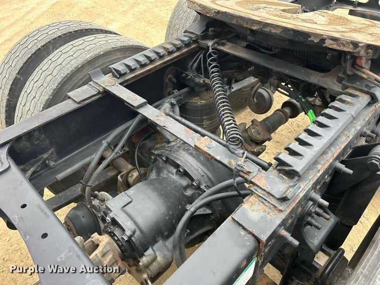 image for item DQ1059 2012 Freightliner Cascadia 125 semi truck