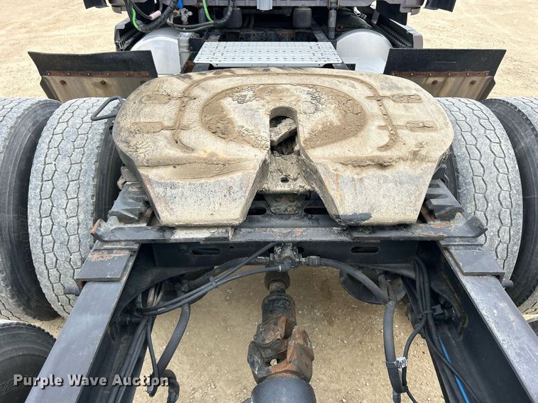 image for item DQ1059 2012 Freightliner Cascadia 125 semi truck