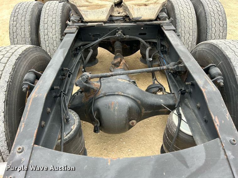 image for item DQ1059 2012 Freightliner Cascadia 125 semi truck