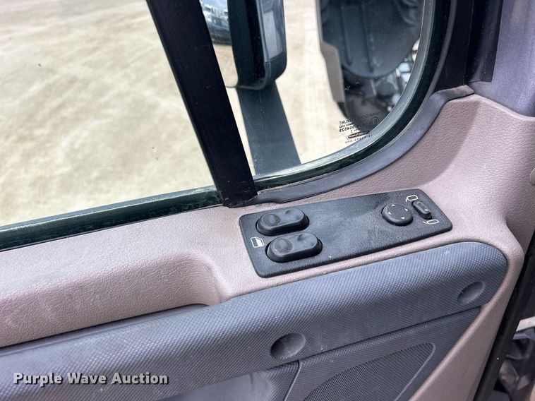 image for item DQ1059 2012 Freightliner Cascadia 125 semi truck