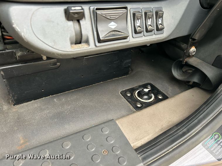 image for item DQ1059 2012 Freightliner Cascadia 125 semi truck