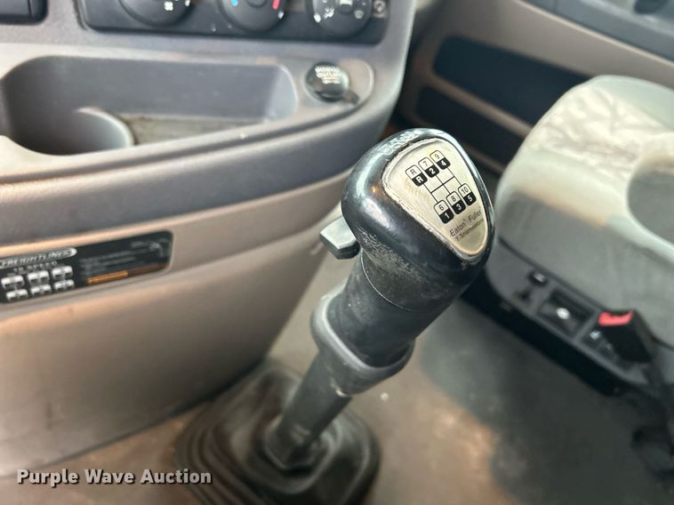 image for item DQ1059 2012 Freightliner Cascadia 125 semi truck