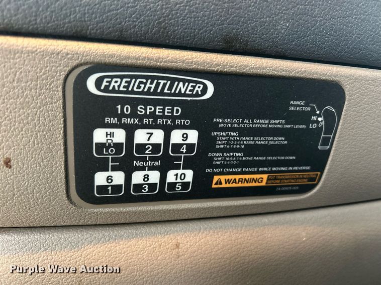 image for item DQ1059 2012 Freightliner Cascadia 125 semi truck