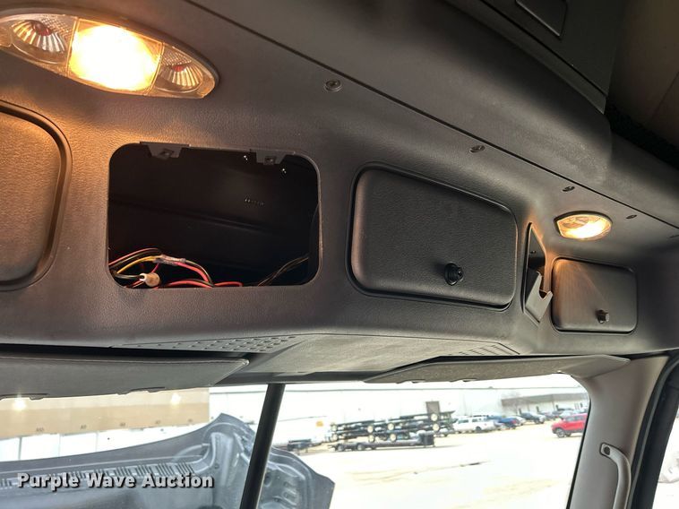 image for item DQ1059 2012 Freightliner Cascadia 125 semi truck