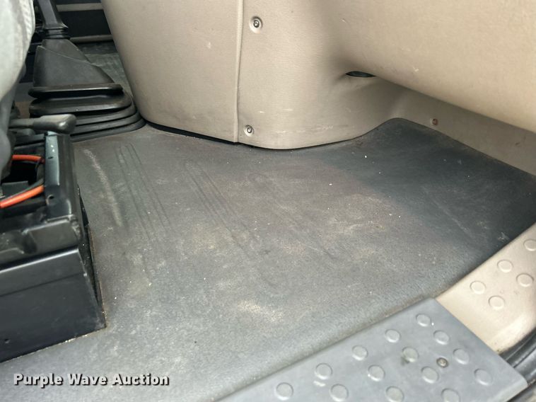 image for item DQ1059 2012 Freightliner Cascadia 125 semi truck