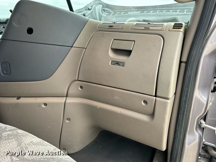 image for item DQ1059 2012 Freightliner Cascadia 125 semi truck