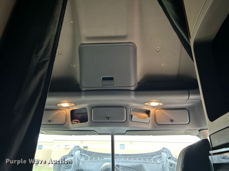 image for item DQ1059 2012 Freightliner Cascadia 125 semi truck