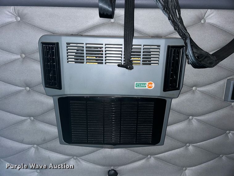 image for item DQ1059 2012 Freightliner Cascadia 125 semi truck