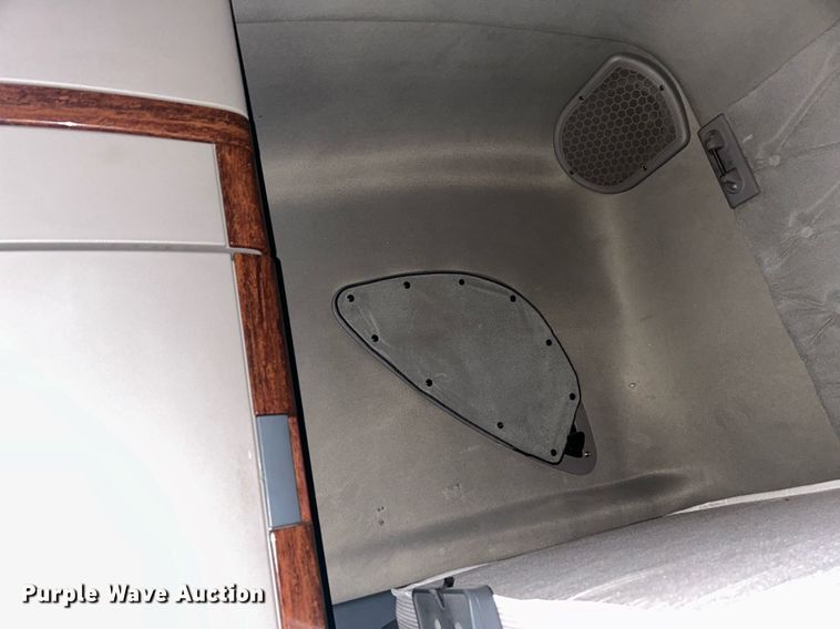 image for item DQ1059 2012 Freightliner Cascadia 125 semi truck