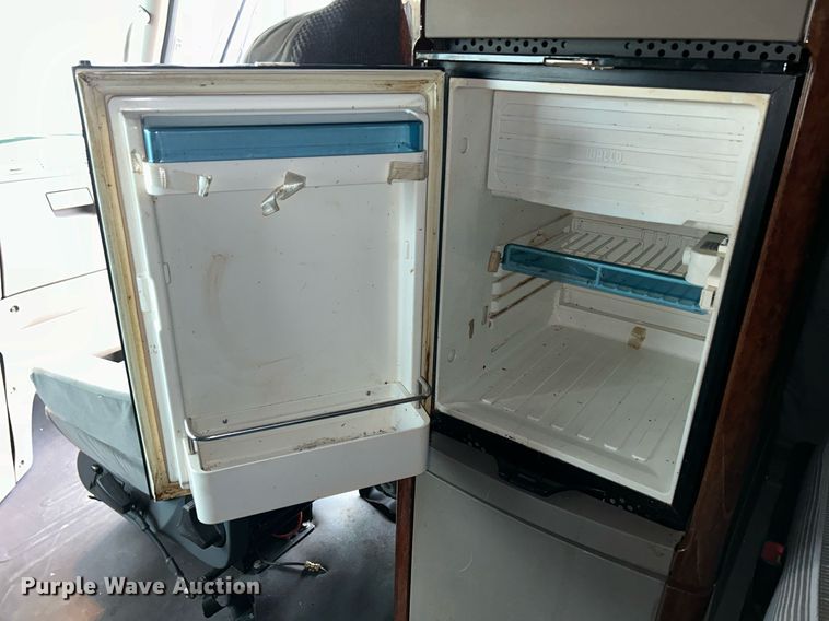 image for item DQ1059 2012 Freightliner Cascadia 125 semi truck