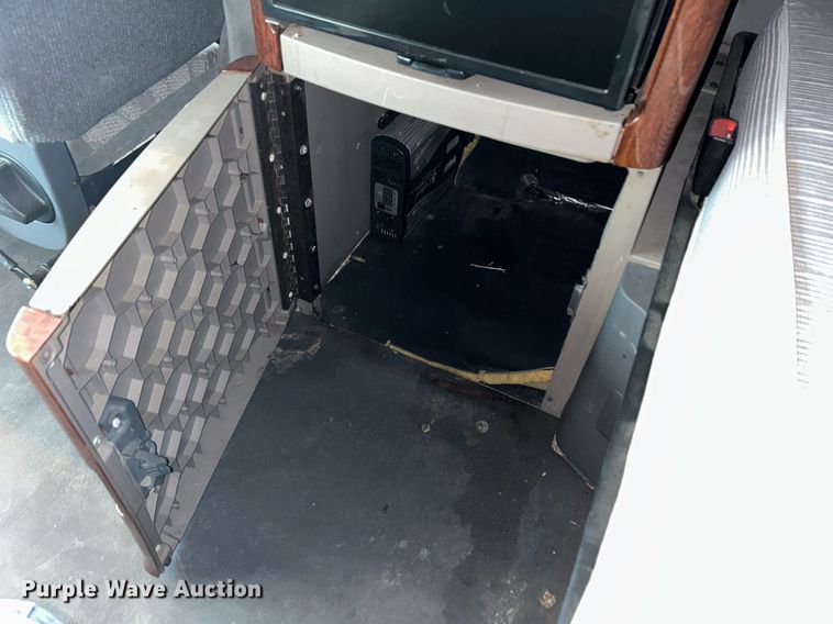 image for item DQ1059 2012 Freightliner Cascadia 125 semi truck