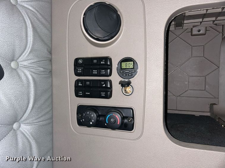 image for item DQ1059 2012 Freightliner Cascadia 125 semi truck