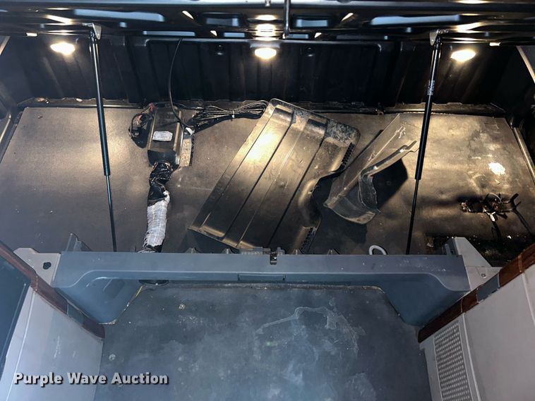 image for item DQ1059 2012 Freightliner Cascadia 125 semi truck