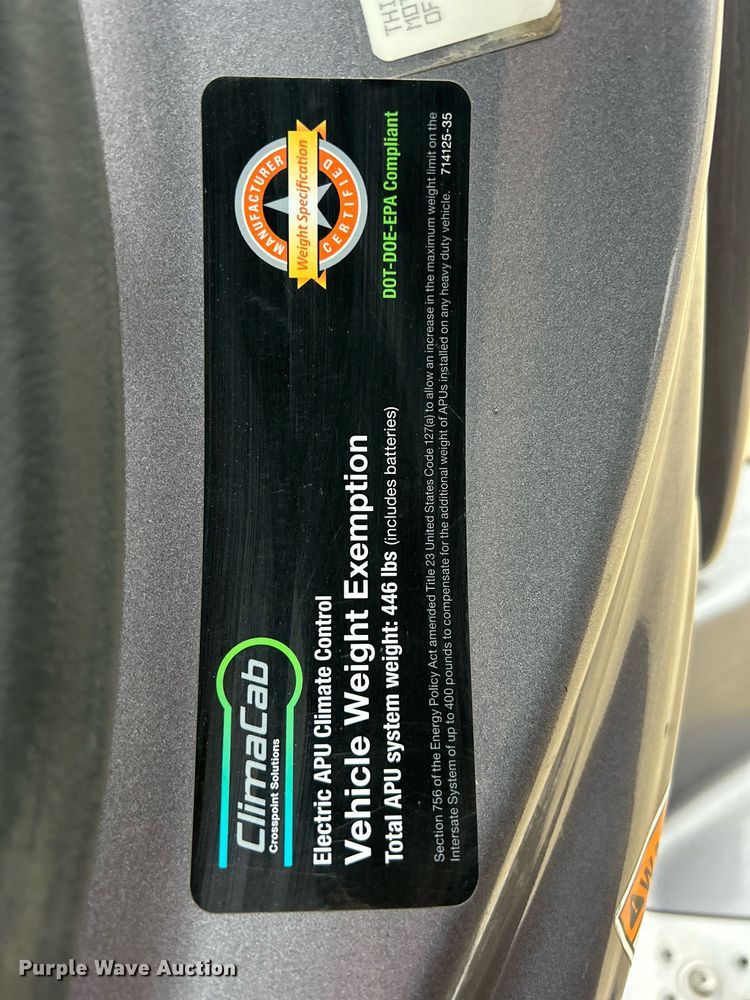 image for item DQ1059 2012 Freightliner Cascadia 125 semi truck