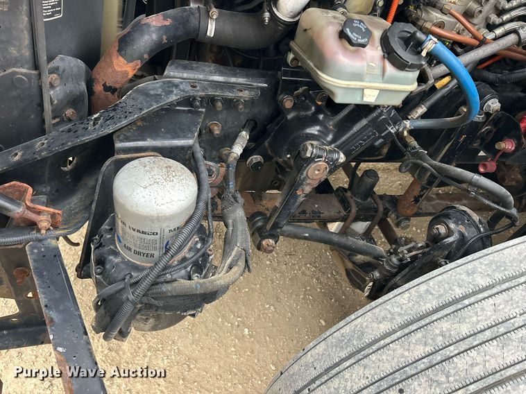 image for item DQ1059 2012 Freightliner Cascadia 125 semi truck