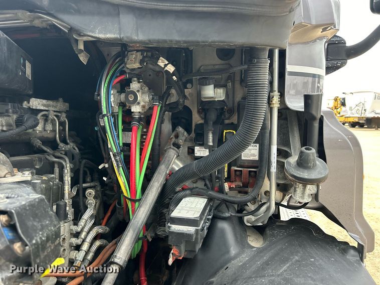 image for item DQ1059 2012 Freightliner Cascadia 125 semi truck