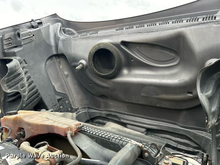 image for item DQ1059 2012 Freightliner Cascadia 125 semi truck