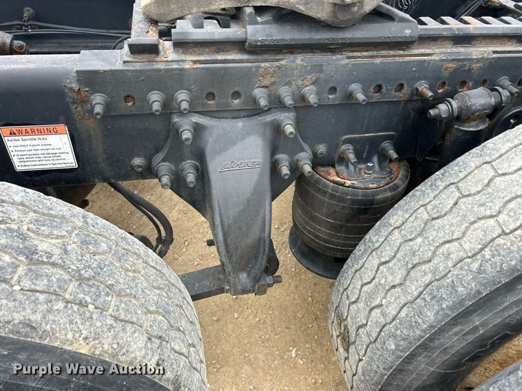 image for item DQ1059 2012 Freightliner Cascadia 125 semi truck