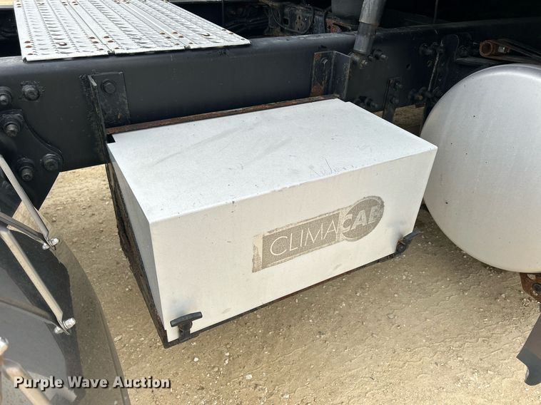 image for item DQ1059 2012 Freightliner Cascadia 125 semi truck