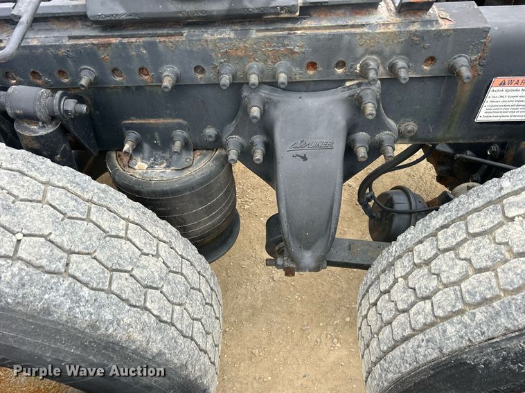 image for item DQ1059 2012 Freightliner Cascadia 125 semi truck