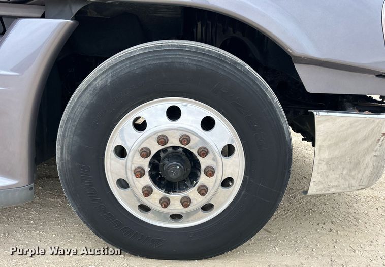 image for item DQ1059 2012 Freightliner Cascadia 125 semi truck