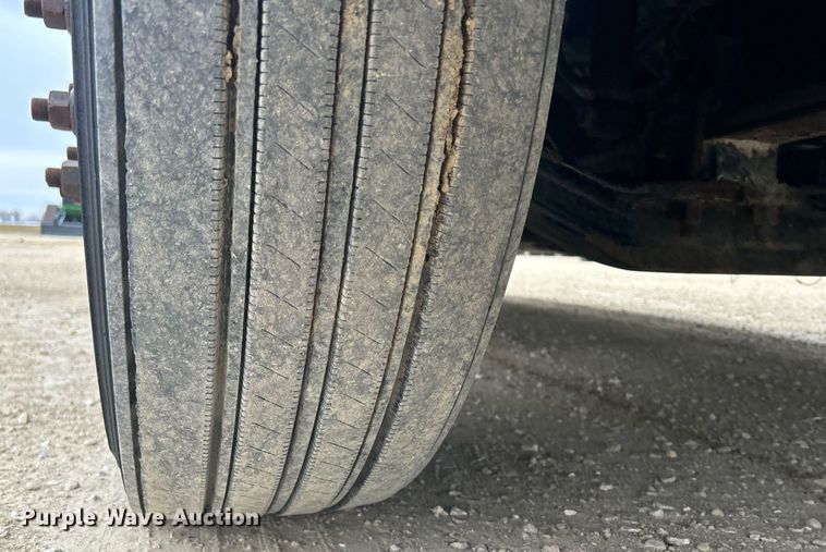 image for item DQ1059 2012 Freightliner Cascadia 125 semi truck