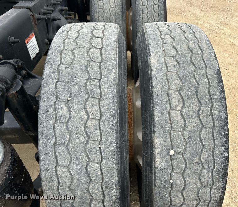 image for item DQ1059 2012 Freightliner Cascadia 125 semi truck