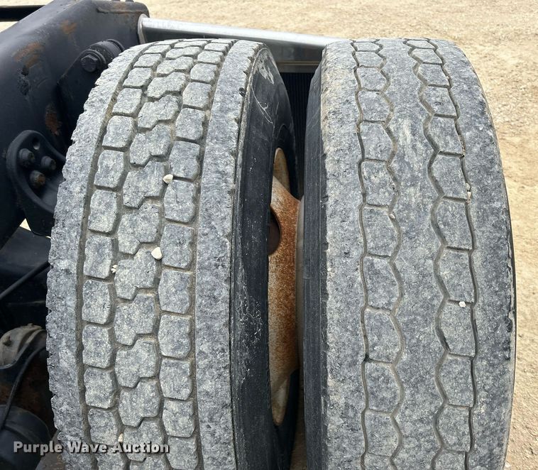 image for item DQ1059 2012 Freightliner Cascadia 125 semi truck