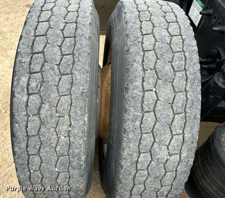 image for item DQ1059 2012 Freightliner Cascadia 125 semi truck