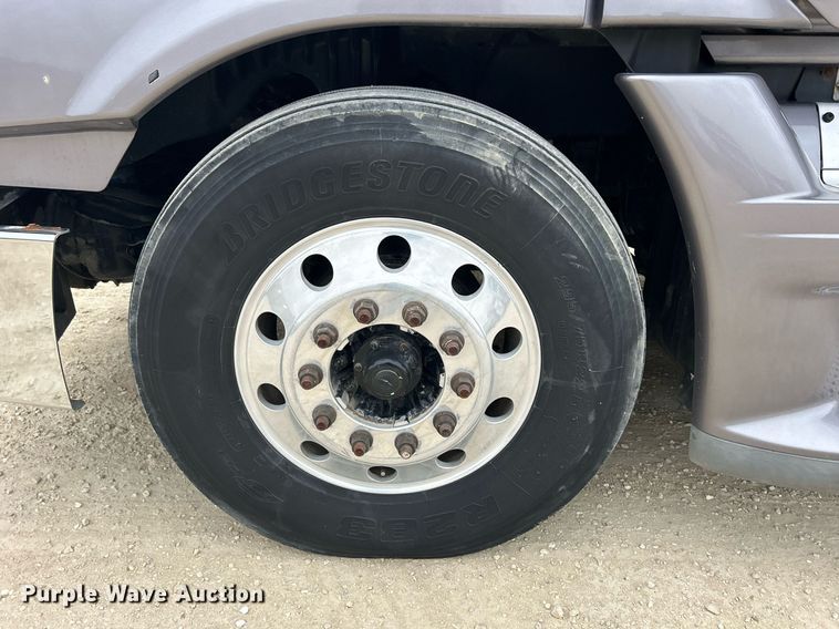 image for item DQ1059 2012 Freightliner Cascadia 125 semi truck