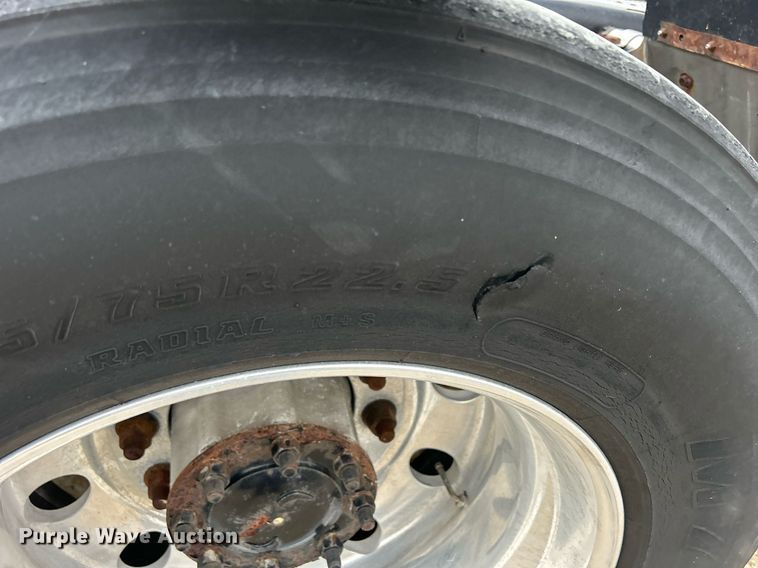 image for item DQ1059 2012 Freightliner Cascadia 125 semi truck