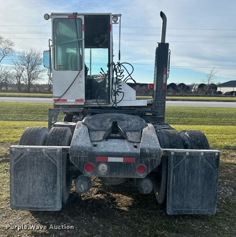 image for item DQ1061 2000 Ottawa YT30  yard truck