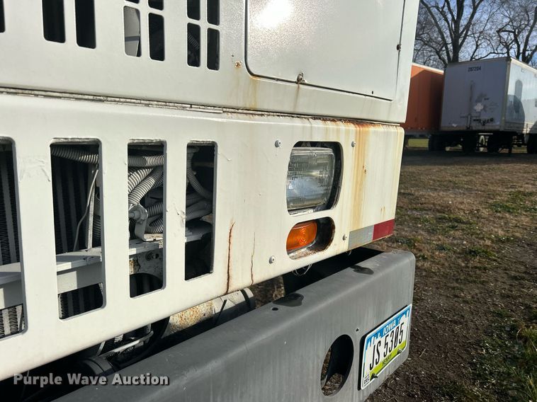 image for item DQ1061 2000 Ottawa YT30  yard truck