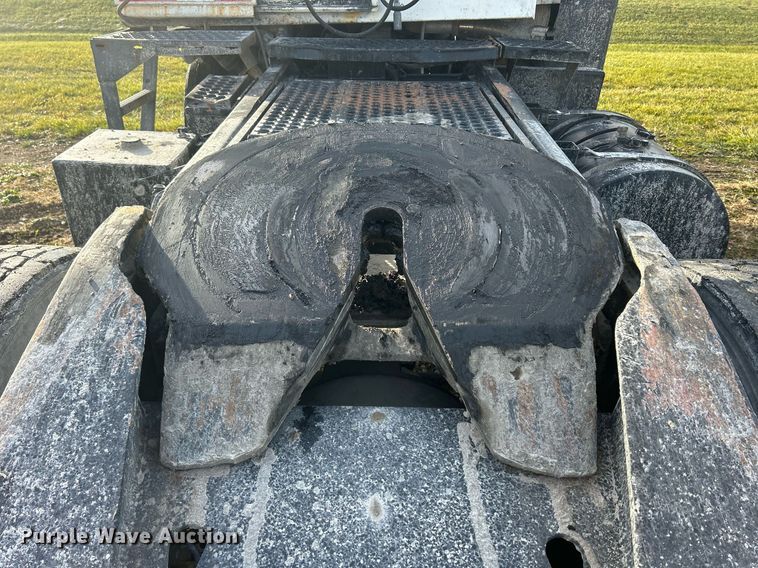 image for item DQ1061 2000 Ottawa YT30  yard truck