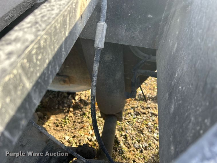 image for item DQ1061 2000 Ottawa YT30  yard truck